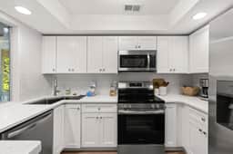 3BR Beach Condo, Pool, Games, Private Beach - Image 5