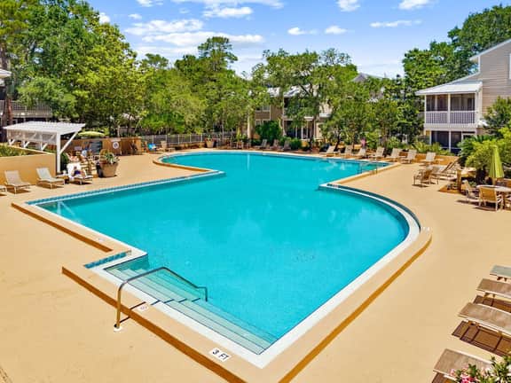 3BR Beach Condo, Pool, Games, Private Beach - Image 4
