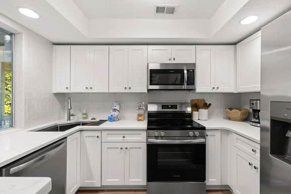 3BR Beach Condo, Pool, Games, Private Beach - Image 5